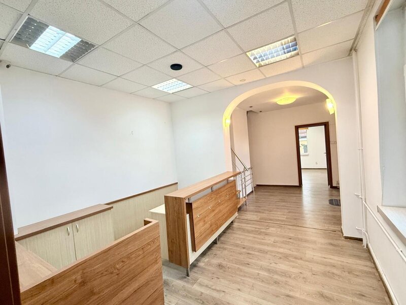 Mosilor-Foisorul de Foc, vila (D+P+E1+M) birou, clinica, after school etc.